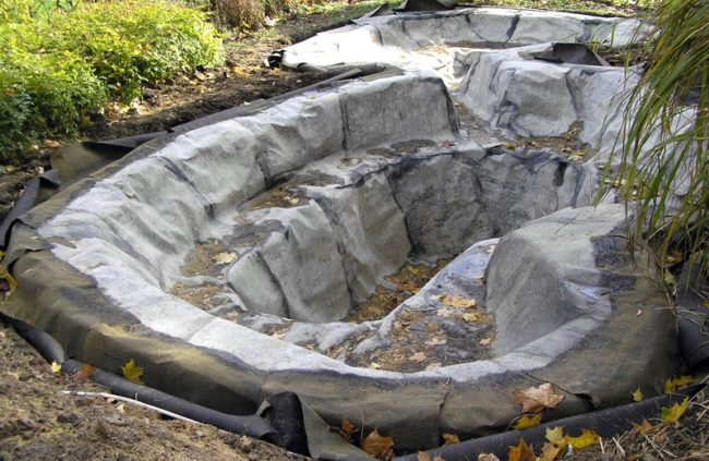 geotekstil-dlya-pruda